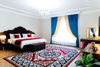 Отель Boutique Hotel Silk Way Türkistan Большой двухместный номер с 1 кроватью-1